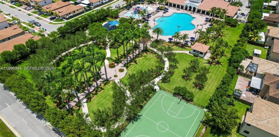 Adosado en Homestead, Florida 4 dormitorios, 180.79 m2 № 2058864