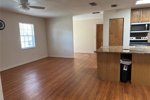 House in Sanford, Florida 4 bedrooms, 184.5 sq.m. № 1846711 - photo 9