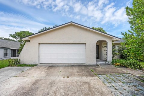 House in Sanford, Florida 4 bedrooms, 184.5 sq.m. № 1846711 - photo 1