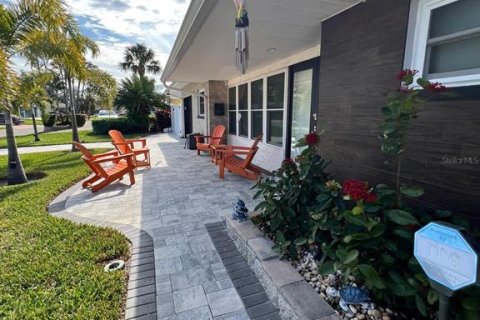 Villa ou maison à vendre à Saint Petersburg, Floride: 4 chambres, 151.06 m2 № 1901825 - photo 9
