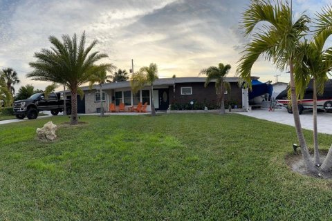 Villa ou maison à vendre à Saint Petersburg, Floride: 4 chambres, 151.06 m2 № 1901825 - photo 1