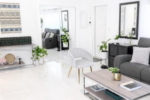 Appartement à louer à Hallandale Beach, Floride: 3 chambres, 117.99 m2 № 2075885 - photo 2