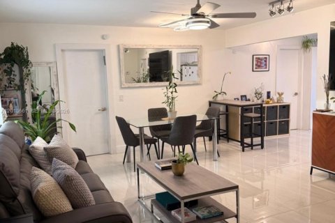 Appartement à louer à Hallandale Beach, Floride: 3 chambres, 117.99 m2 № 2075885 - photo 4