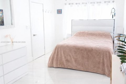 Appartement à louer à Hallandale Beach, Floride: 3 chambres, 117.99 m2 № 2075885 - photo 10
