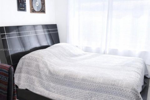 Appartement à louer à Hallandale Beach, Floride: 3 chambres, 117.99 m2 № 2075885 - photo 8
