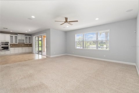 House in Orlando, Florida 4 bedrooms, 378.3 sq.m. № 1801468 - photo 8