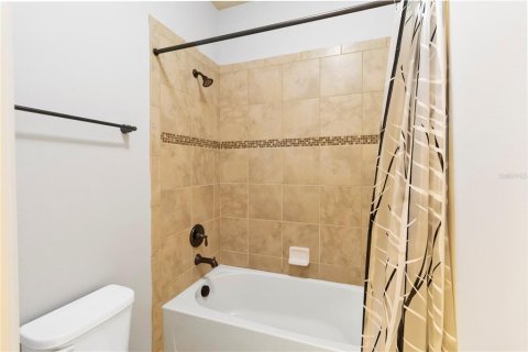 House in Orlando, Florida 4 bedrooms, 378.3 sq.m. № 1801468 - photo 28