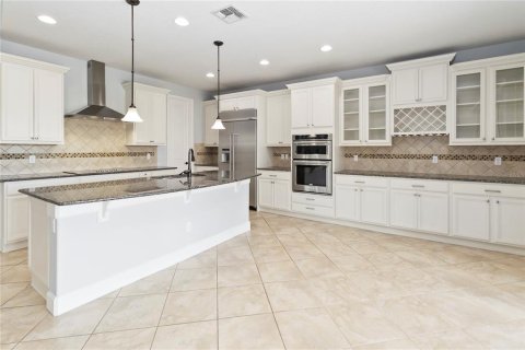 House in Orlando, Florida 4 bedrooms, 378.3 sq.m. № 1801468 - photo 12