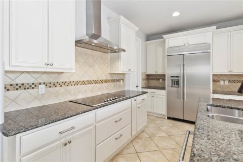 House in Orlando, Florida 4 bedrooms, 378.3 sq.m. № 1801468 - photo 17