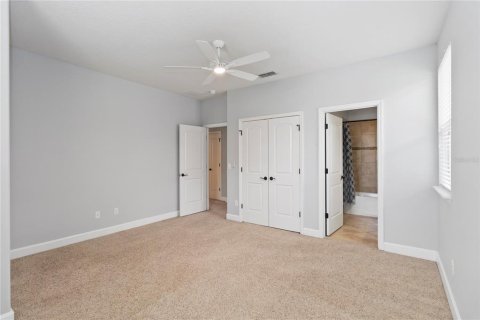 House in Orlando, Florida 4 bedrooms, 378.3 sq.m. № 1801468 - photo 30