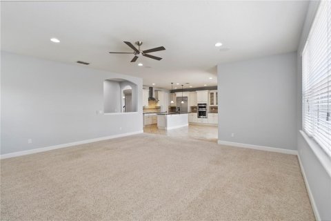 House in Orlando, Florida 4 bedrooms, 378.3 sq.m. № 1801468 - photo 9