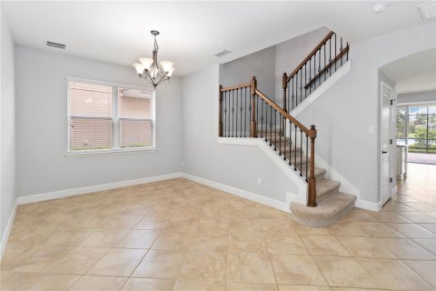 House in Orlando, Florida 4 bedrooms, 378.3 sq.m. № 1801468 - photo 10