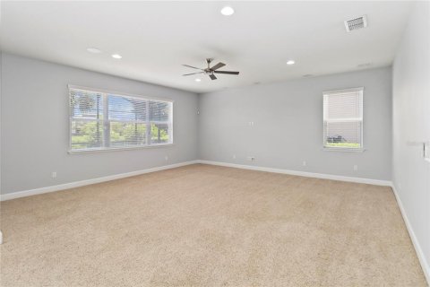 House in Orlando, Florida 4 bedrooms, 378.3 sq.m. № 1801468 - photo 7