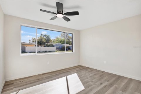 House in Holiday, Florida 4 bedrooms, 153.94 sq.m. № 1518710 - photo 28