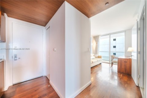 Condominio en venta en Miami, Florida, 2 dormitorios, 88.44 m2 № 1696040 - foto 11