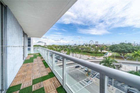 Condominio en venta en Miami, Florida, 2 dormitorios, 88.44 m2 № 1696040 - foto 15