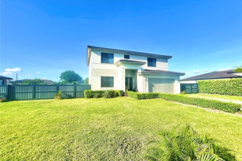 House in Miami, Florida 5 bedrooms, 233 sq.m. № 1943638 - photo 5