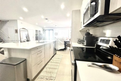 House in Miami, Florida 5 bedrooms, 233 sq.m. № 1943638 - photo 29