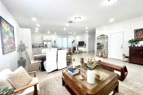 House in Miami, Florida 5 bedrooms, 233 sq.m. № 1943638 - photo 22