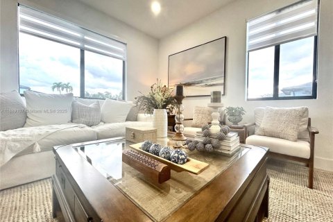 House in Miami, Florida 5 bedrooms, 233 sq.m. № 1943638 - photo 20