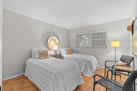 Condo in Dunedin, Florida, 2 bedrooms  № 1742642 - photo 22