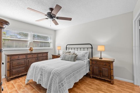 Condo in Dunedin, Florida, 2 bedrooms  № 1742642 - photo 18