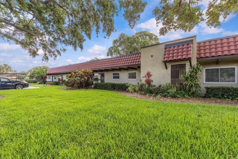 Condo in Dunedin, Florida, 2 bedrooms  № 1742642 - photo 1