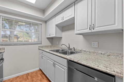 Condo in Dunedin, Florida, 2 bedrooms  № 1742642 - photo 16
