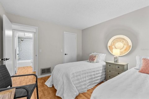 Condo in Dunedin, Florida, 2 bedrooms  № 1742642 - photo 23