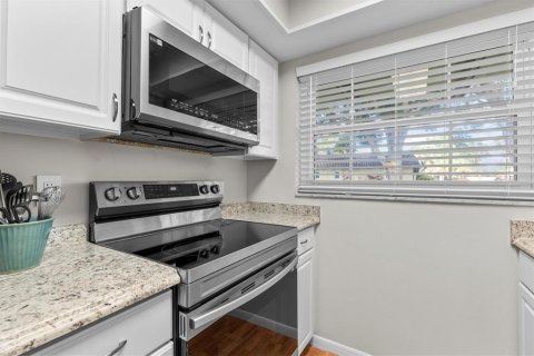 Condo in Dunedin, Florida, 2 bedrooms  № 1742642 - photo 17