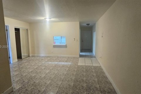 Townhouse in Miami Gardens, Florida 3 bedrooms, 107.02 sq.m. № 2170320 - photo 7