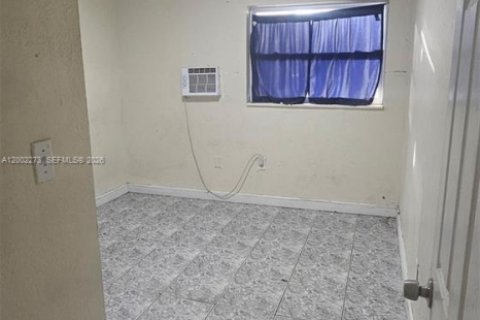 Townhouse in Miami Gardens, Florida 3 bedrooms, 107.02 sq.m. № 2170320 - photo 13