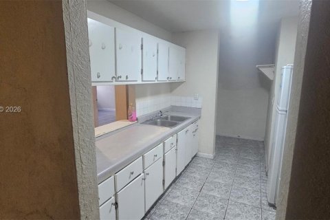 Townhouse in Miami Gardens, Florida 3 bedrooms, 107.02 sq.m. № 2170320 - photo 4
