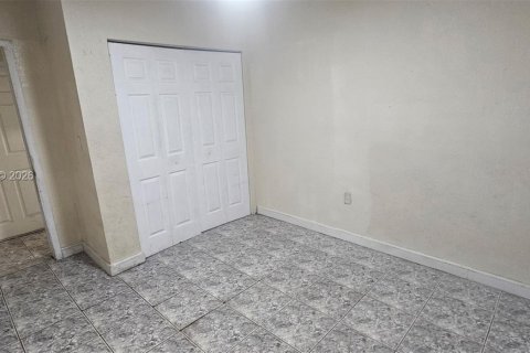 Townhouse in Miami Gardens, Florida 3 bedrooms, 107.02 sq.m. № 2170320 - photo 17