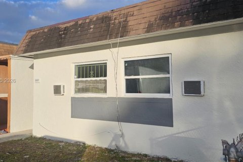 Townhouse in Miami Gardens, Florida 3 bedrooms, 107.02 sq.m. № 2170320 - photo 2