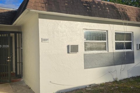 Townhouse in Miami Gardens, Florida 3 bedrooms, 107.02 sq.m. № 2170320