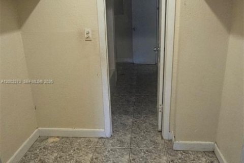 Townhouse in Miami Gardens, Florida 3 bedrooms, 107.02 sq.m. № 2170320 - photo 11