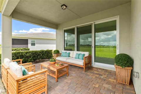 House in Port St. Lucie, Florida 2 bedrooms, 150.5 sq.m. № 1939904 - photo 16
