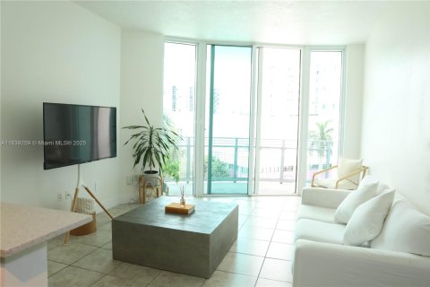 Condo in Miami, Florida, 2 bedrooms  № 1834423 - photo 3