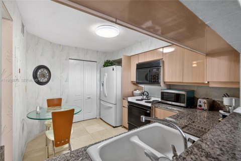 Condominio en venta en Miami Beach, Florida, 2 dormitorios, 121.7 m2 № 2028539 - foto 14