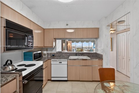 Condominio en venta en Miami Beach, Florida, 2 dormitorios, 121.7 m2 № 2028539 - foto 17