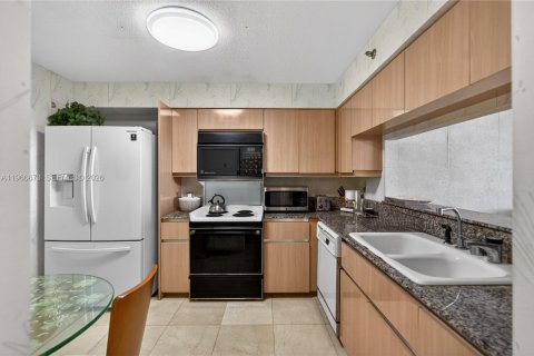 Condominio en venta en Miami Beach, Florida, 2 dormitorios, 121.7 m2 № 2028539 - foto 15