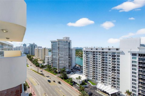 Condominio en venta en Miami Beach, Florida, 2 dormitorios, 121.7 m2 № 2028539 - foto 11