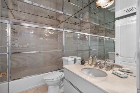 Condominio en venta en Miami Beach, Florida, 2 dormitorios, 121.7 m2 № 2028539 - foto 29