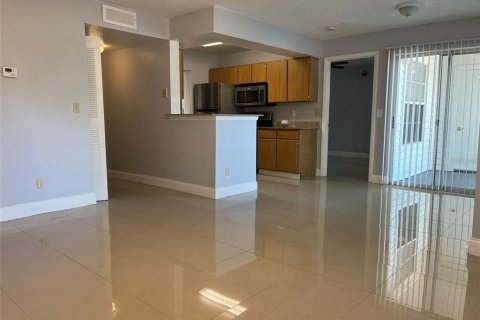 Condo in Orlando, Florida, 2 bedrooms  № 2225900 - photo 3