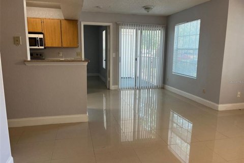 Condo in Orlando, Florida, 2 bedrooms  № 2225900 - photo 2