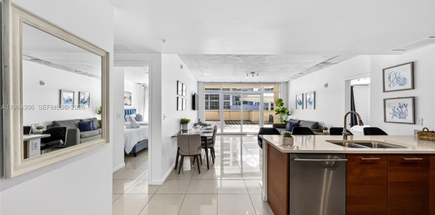 Condo in Miami, Florida, 2 bedrooms  № 2026760