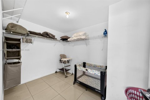 Condo in Miami, Florida, 2 bedrooms  № 2026760 - photo 15