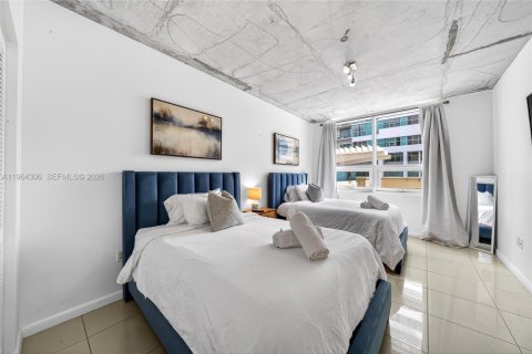 Condo in Miami, Florida, 2 bedrooms  № 2026760 - photo 18