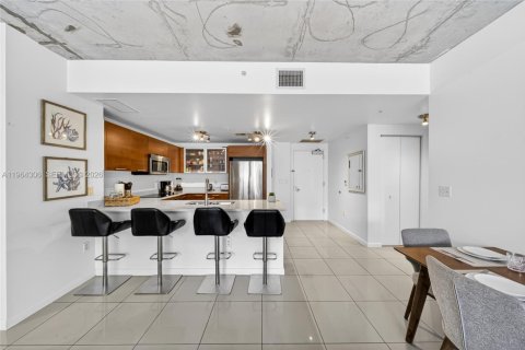 Condo in Miami, Florida, 2 bedrooms  № 2026760 - photo 6